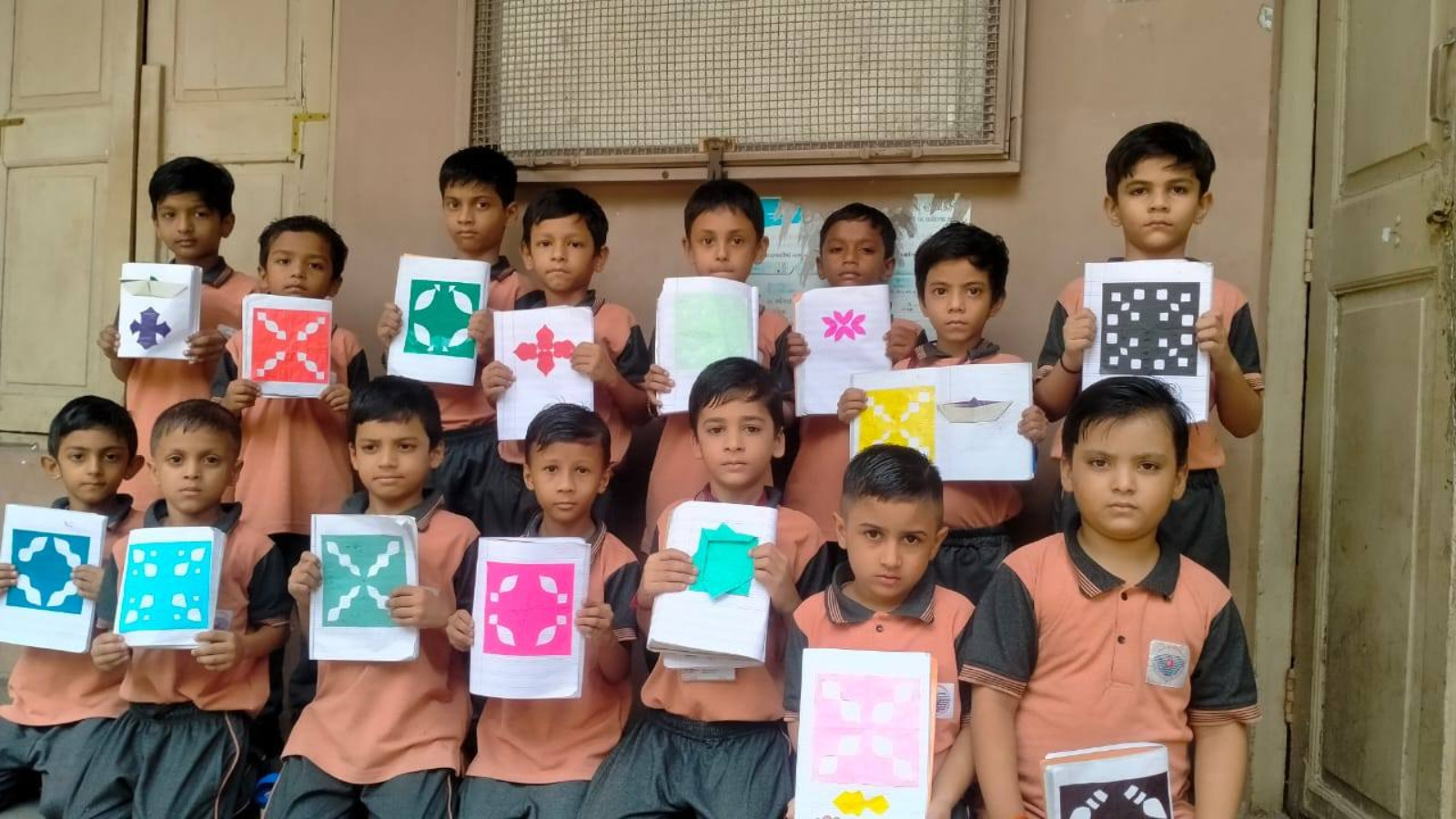 Activity of making different designs from colored paper(PU)